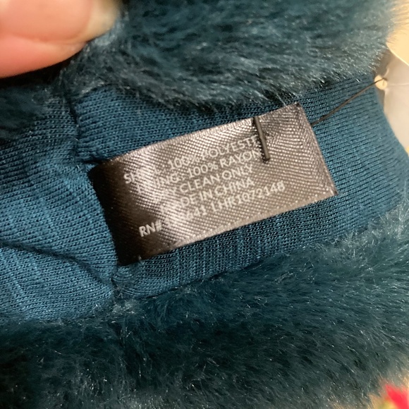 2 for 1! Lane Bryant Faux Fur Infinity Scarves, Burgundy and Teal (NWT) - Picture 4 of 13